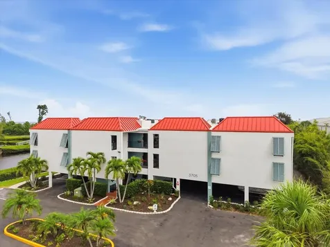 3705 E Bay Drive Holmes Beach FL 34217
