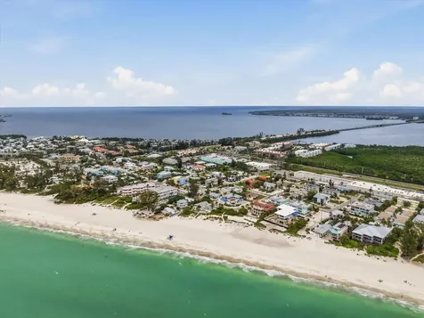 3705 E Bay Drive Holmes Beach FL 34217