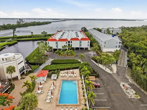 3705 E Bay Drive Holmes Beach FL 34217