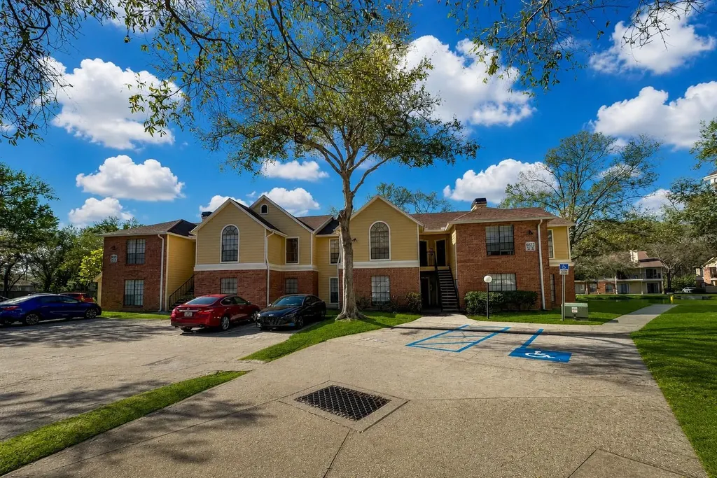 8633 Fancy Finch Drive Tampa FL 33614