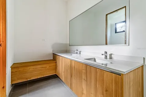 238 Urb. Monteazul Guaynabo PR 00971