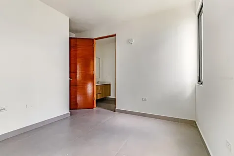 238 Urb. Monteazul Guaynabo PR 00971