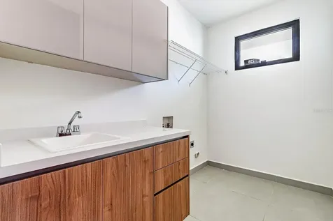 238 Urb. Monteazul Guaynabo PR 00971