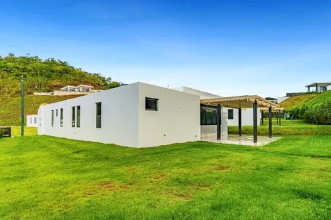 238 Urb. Monteazul Guaynabo PR 00971