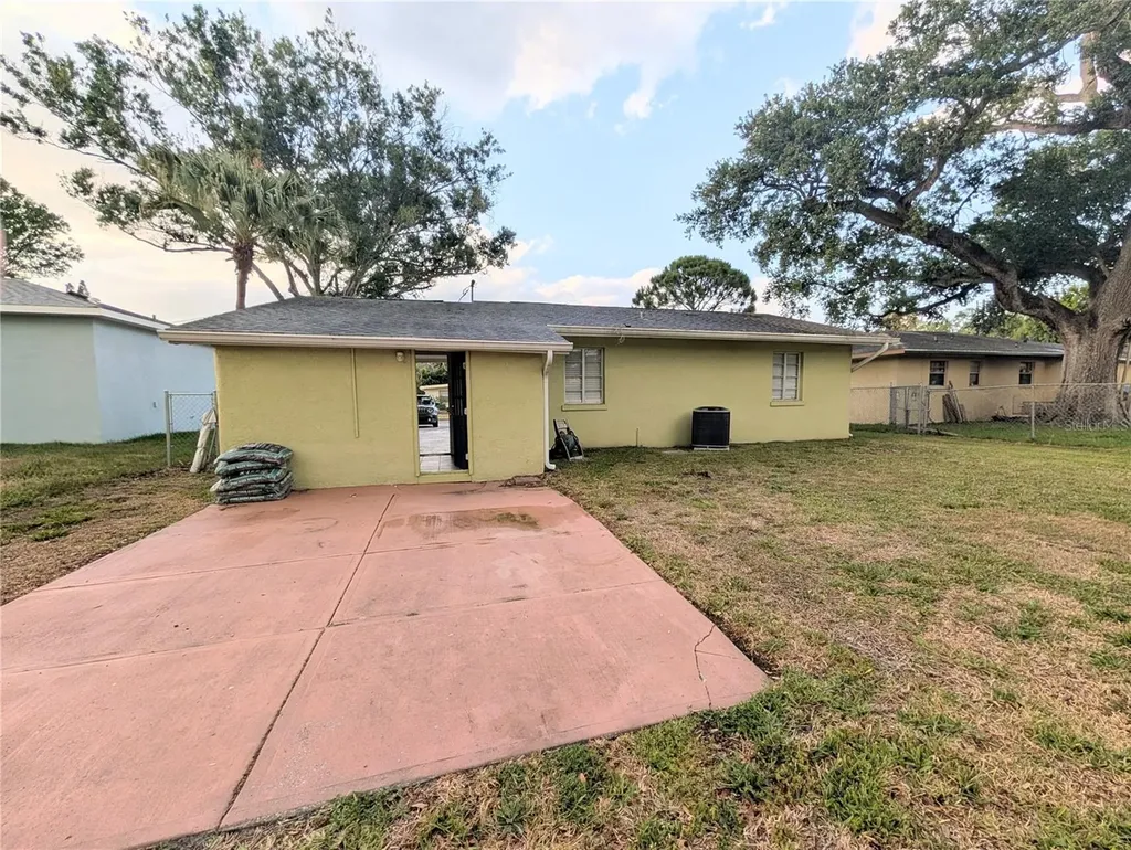 1912 3rd Avenue E Bradenton FL 34208