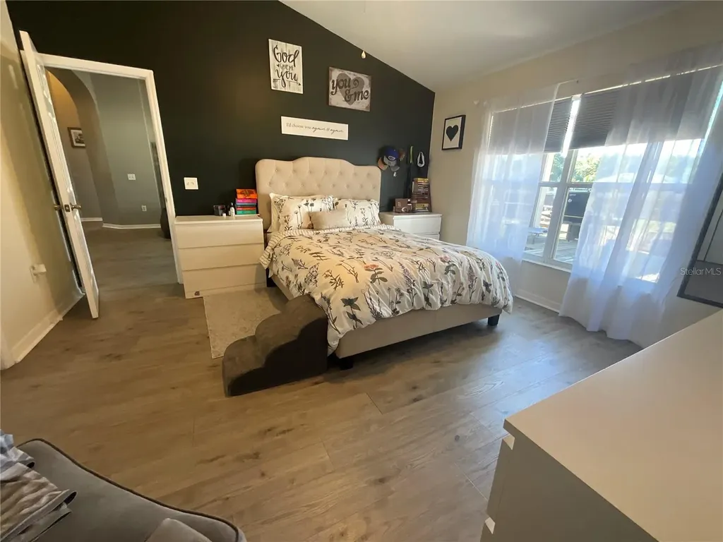 13512 Biscayne Drive Grand Island FL 32735