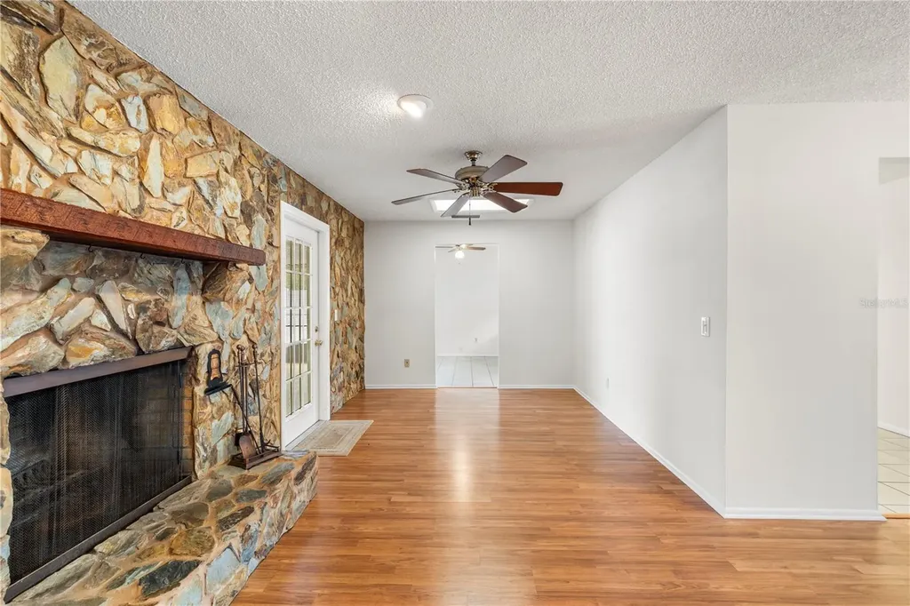 1855 Kim Acres Lane Dover FL 33527