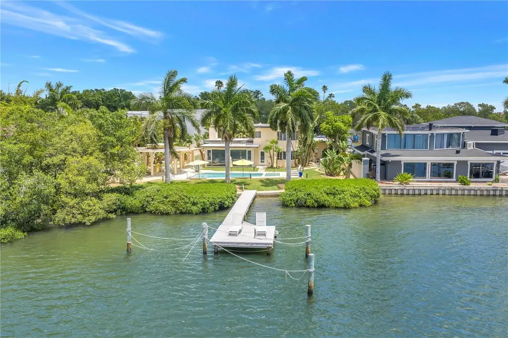 2781 Bayside Drive S St Petersburg FL 33705