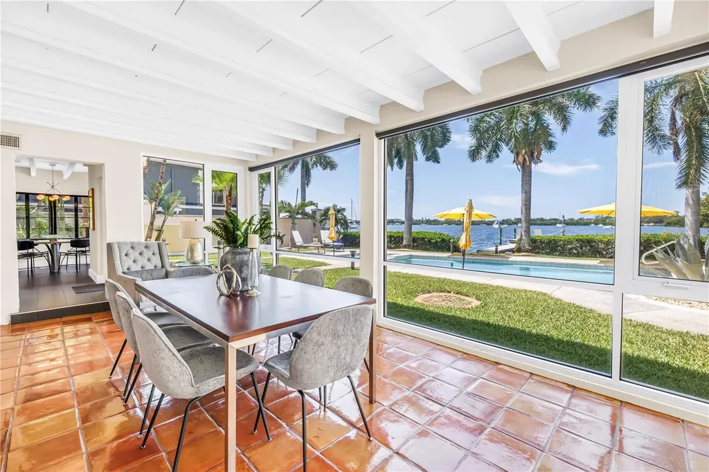 2781 Bayside Drive S St Petersburg FL 33705
