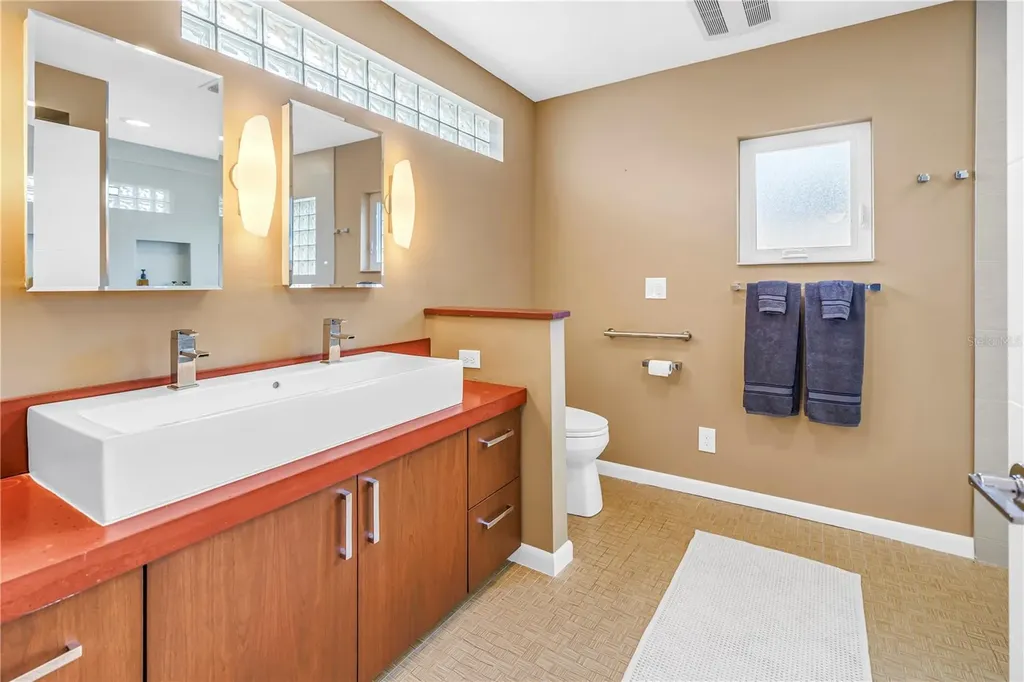 2781 Bayside Drive S St Petersburg FL 33705