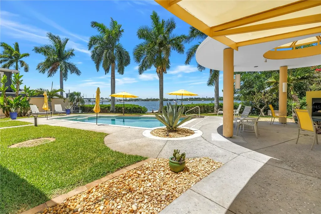 2781 Bayside Drive S St Petersburg FL 33705