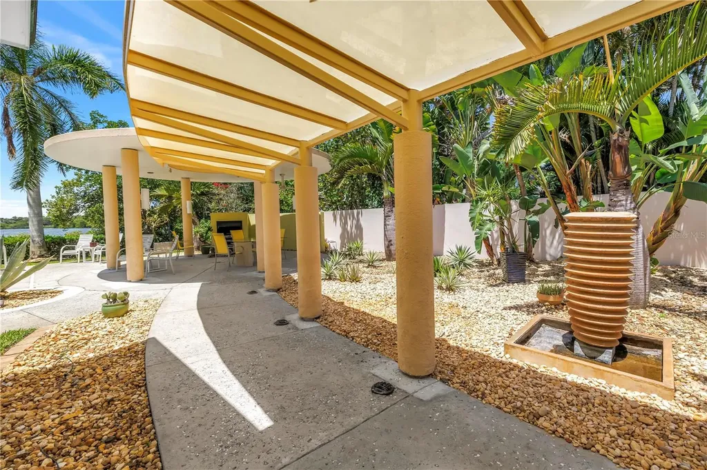 2781 Bayside Drive S St Petersburg FL 33705