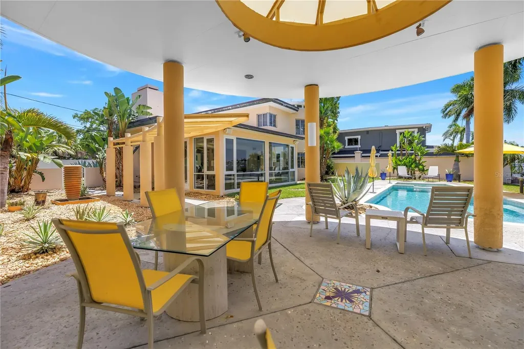 2781 Bayside Drive S St Petersburg FL 33705