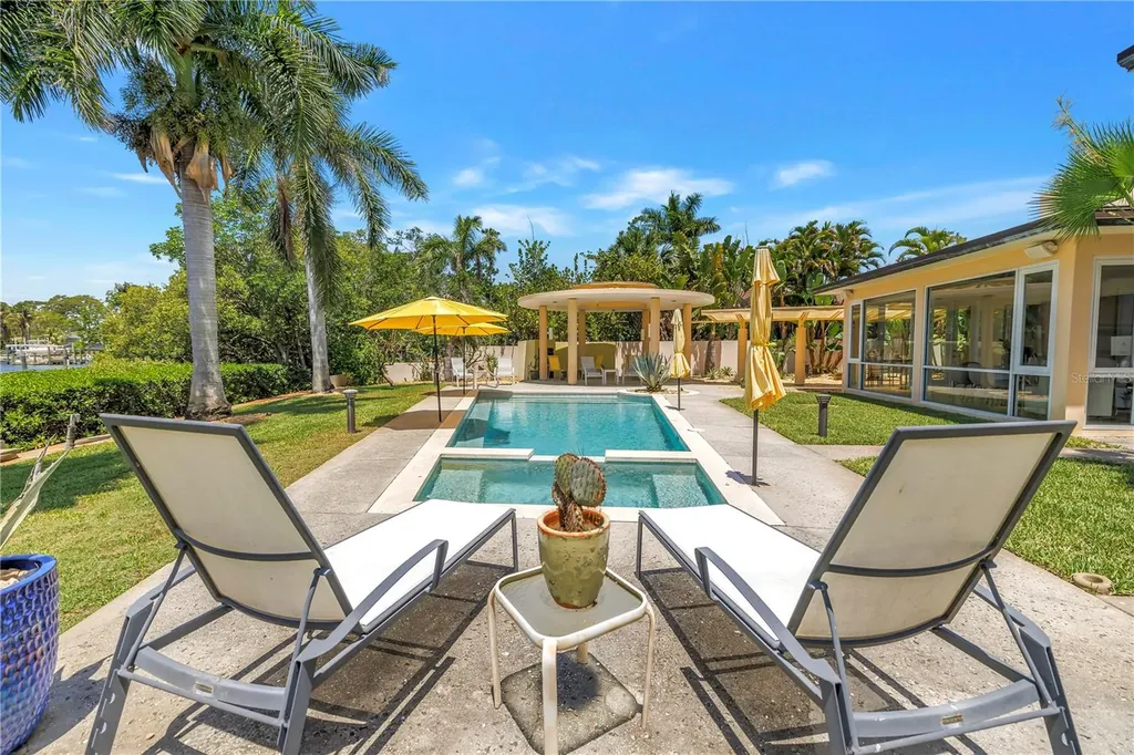 2781 Bayside Drive S St Petersburg FL 33705