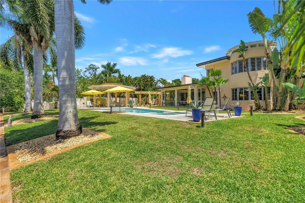 2781 Bayside Drive S St Petersburg FL 33705