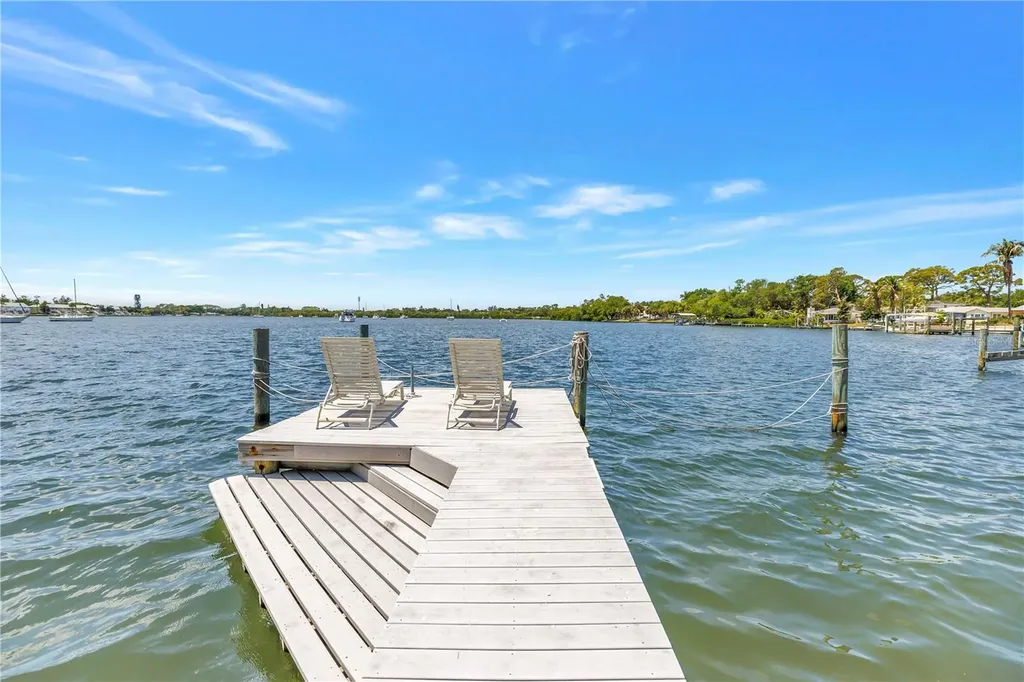 2781 Bayside Drive S St Petersburg FL 33705
