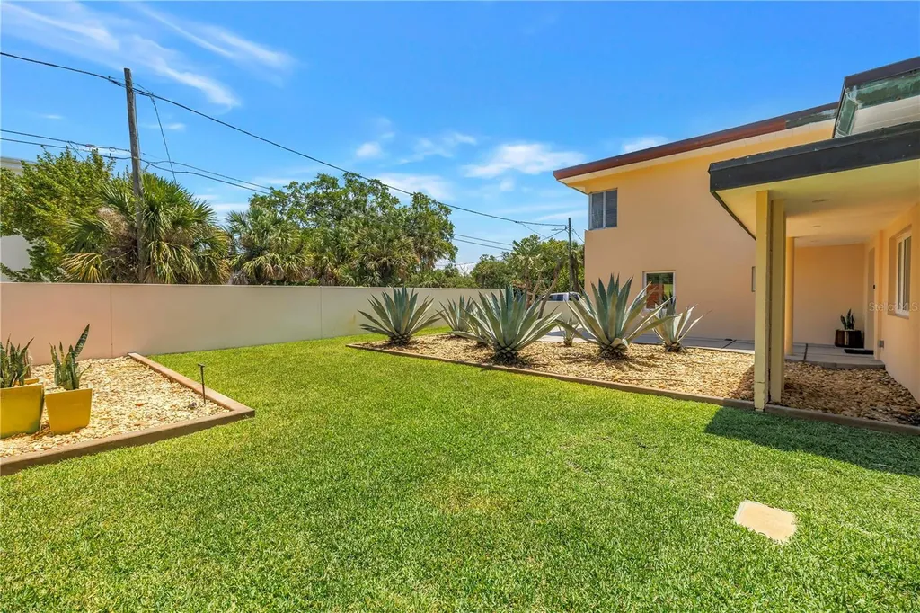 2781 Bayside Drive S St Petersburg FL 33705