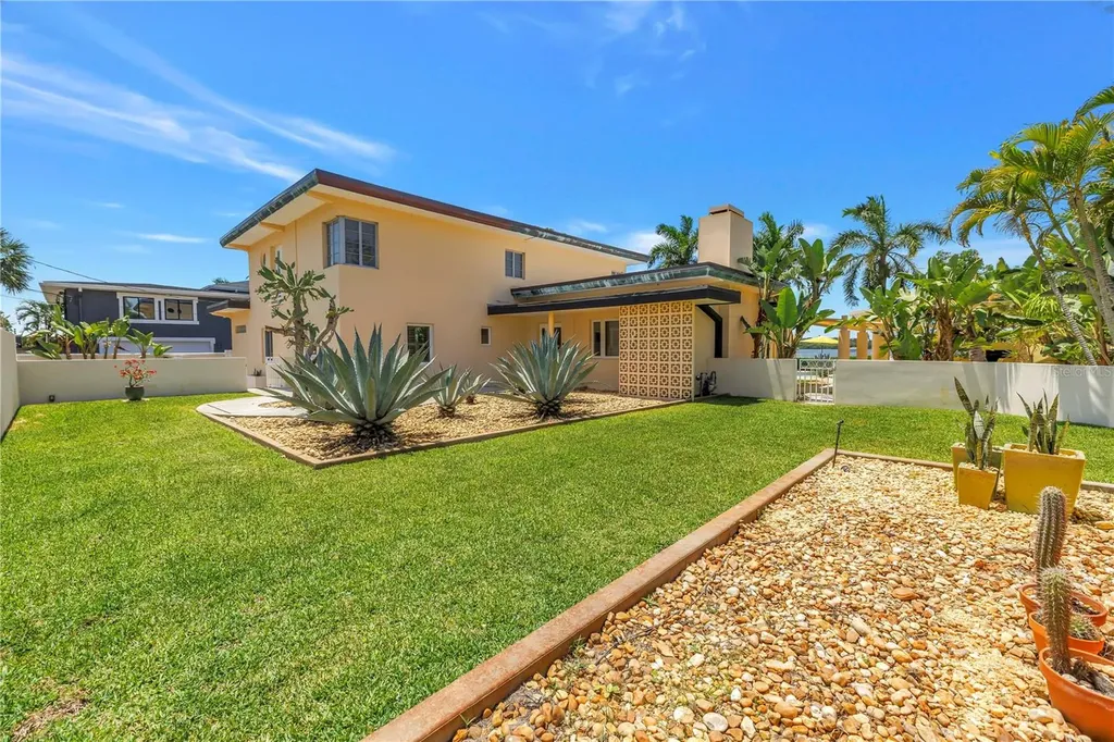 2781 Bayside Drive S St Petersburg FL 33705