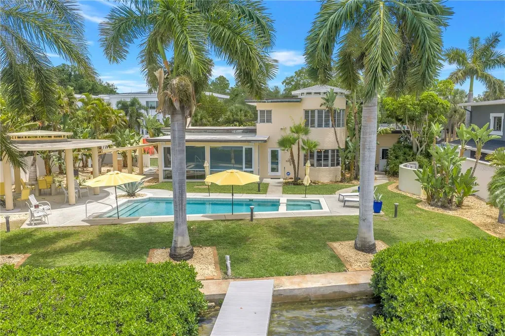 2781 Bayside Drive S St Petersburg FL 33705