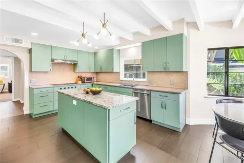 2781 Bayside Drive S St Petersburg FL 33705