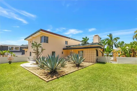 2781 Bayside Drive S St Petersburg FL 33705
