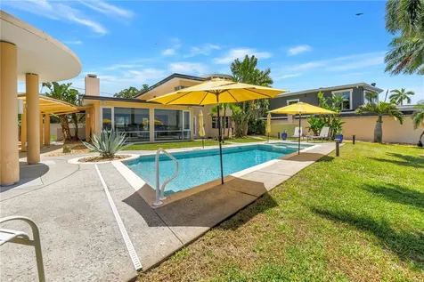 2781 Bayside Drive S St Petersburg FL 33705