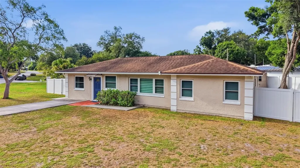 4943 Wishart Boulevard Tampa FL 33603