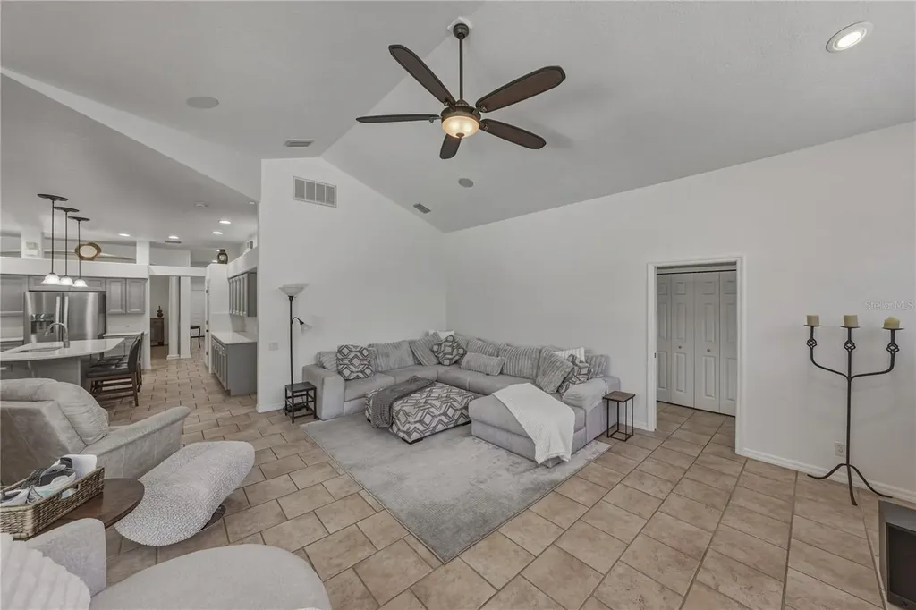 6105 Audubon Manor Boulevard Lithia FL 33547