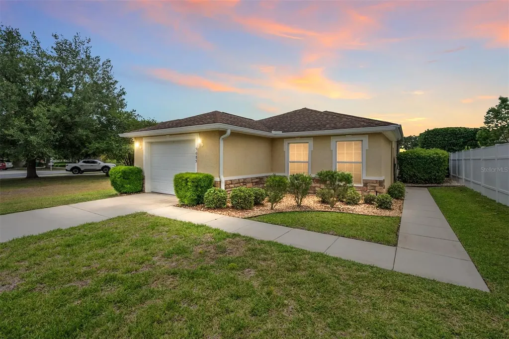 5085 NE 122nd Boulevard Oxford FL 34484