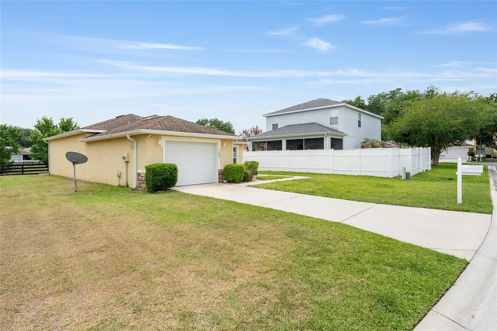 5085 NE 122nd Boulevard Oxford FL 34484