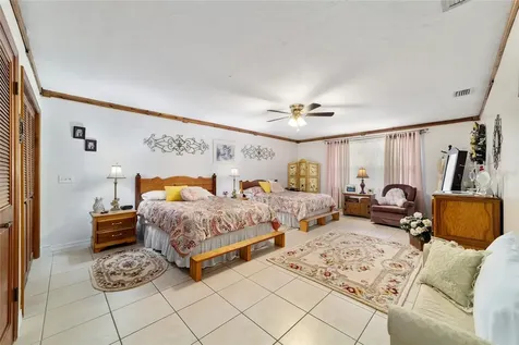 5300 NE 2nd Lane Ocala FL 34470