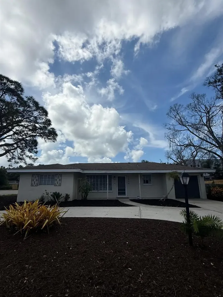 5004 Medalist Road Sarasota FL 34243