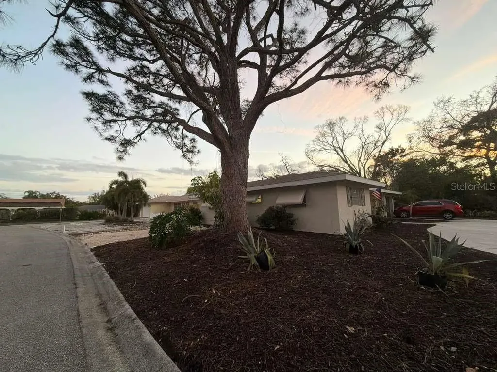5004 Medalist Road Sarasota FL 34243