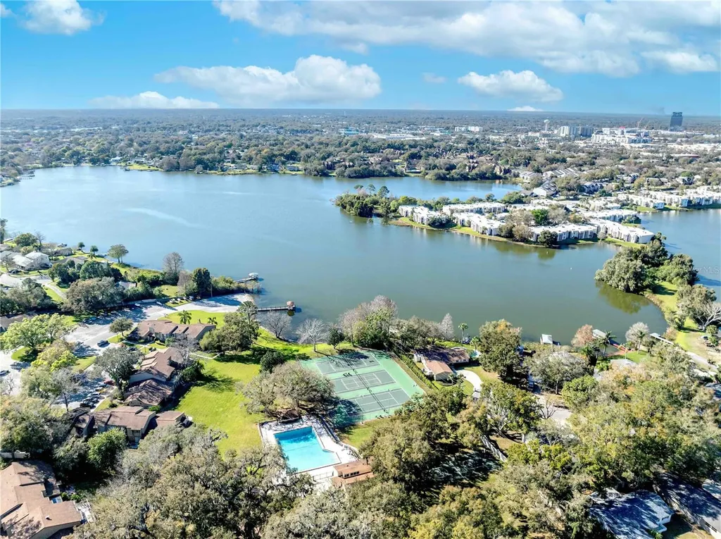 641 Maple Oak. Circle Altamonte Springs FL 32701