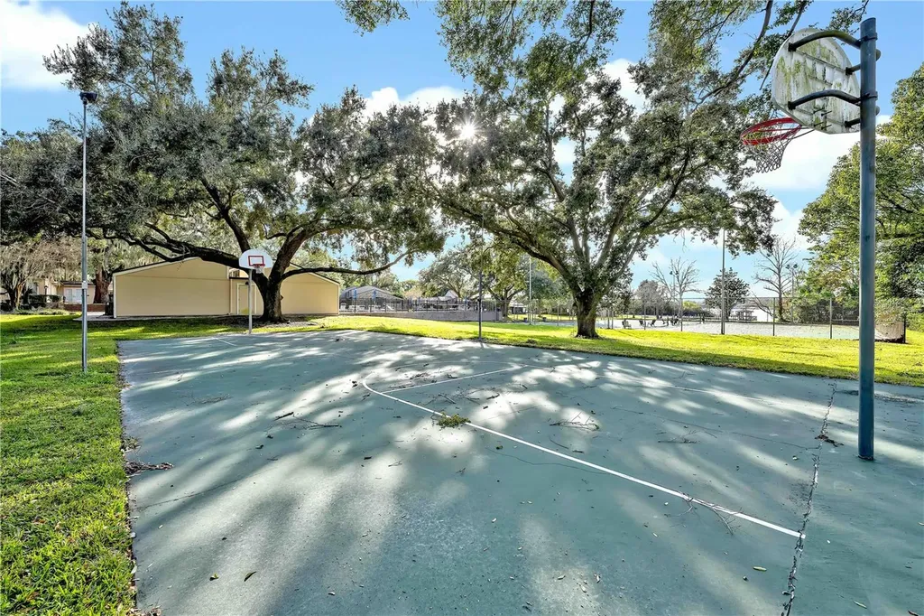 641 Maple Oak. Circle Altamonte Springs FL 32701