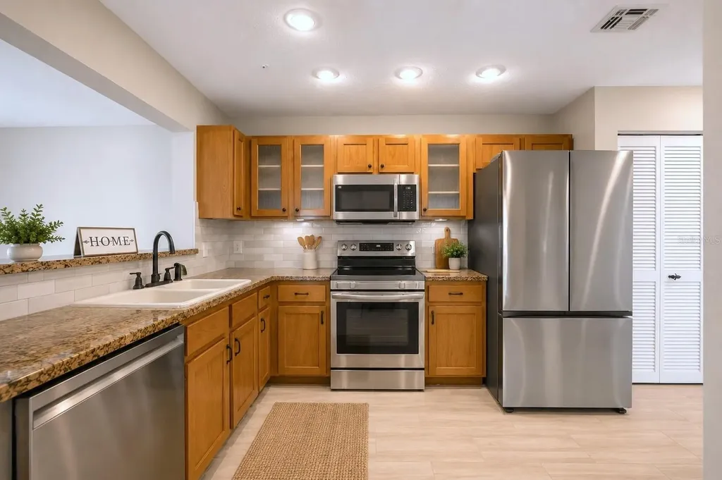 641 Maple Oak. Circle Altamonte Springs FL 32701