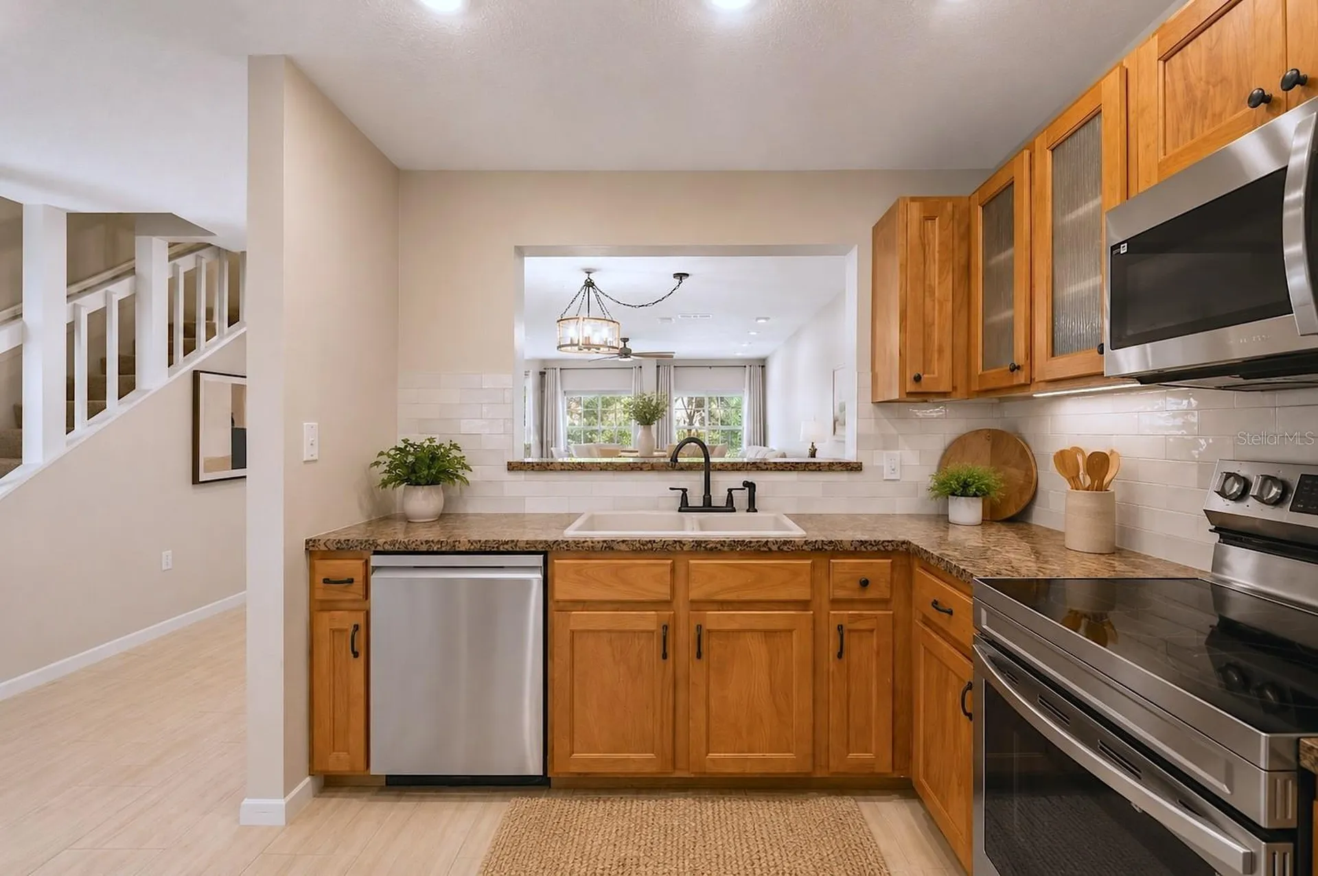 641 Maple Oak. Circle Altamonte Springs FL 32701