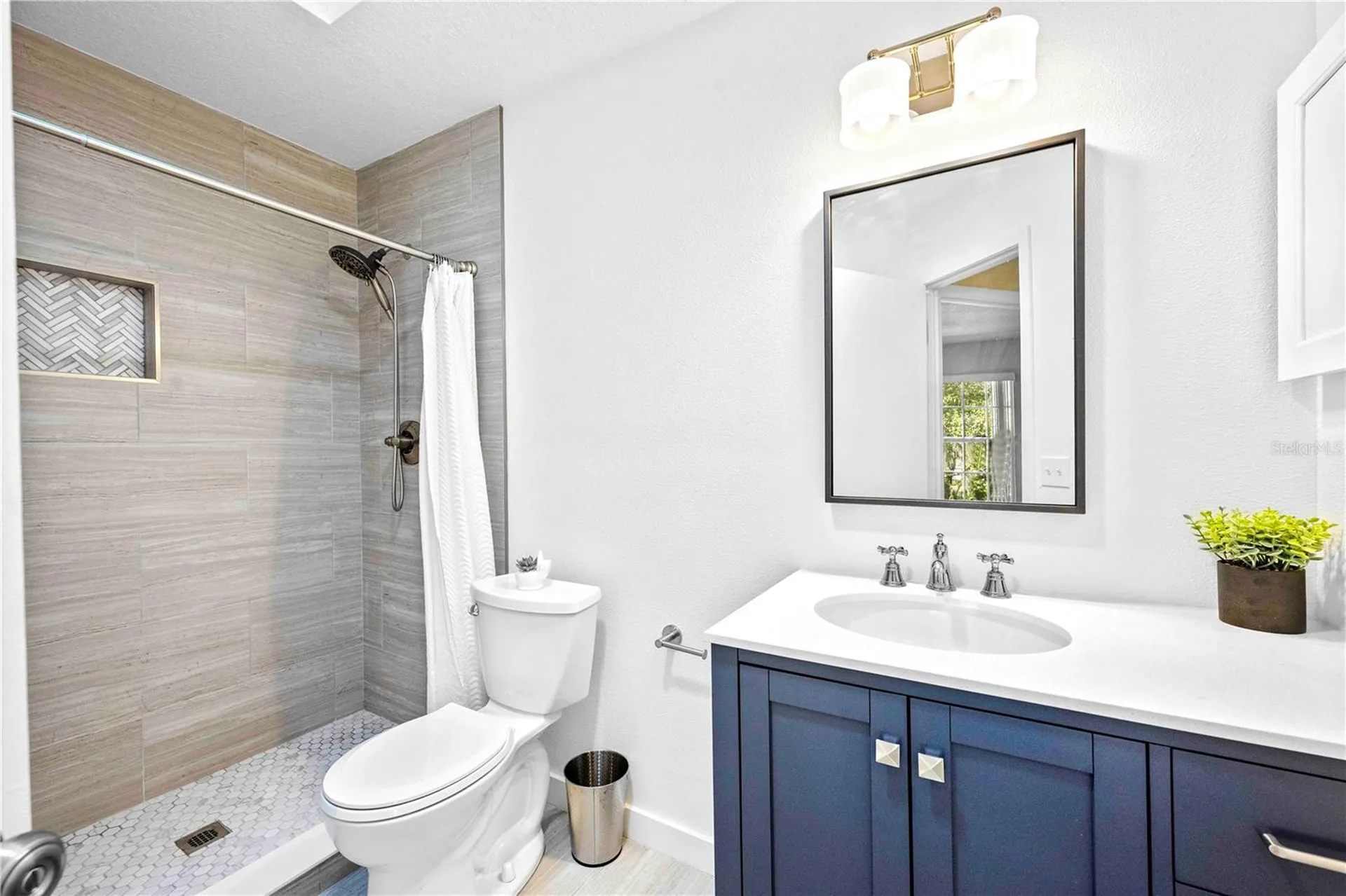 641 Maple Oak. Circle Altamonte Springs FL 32701