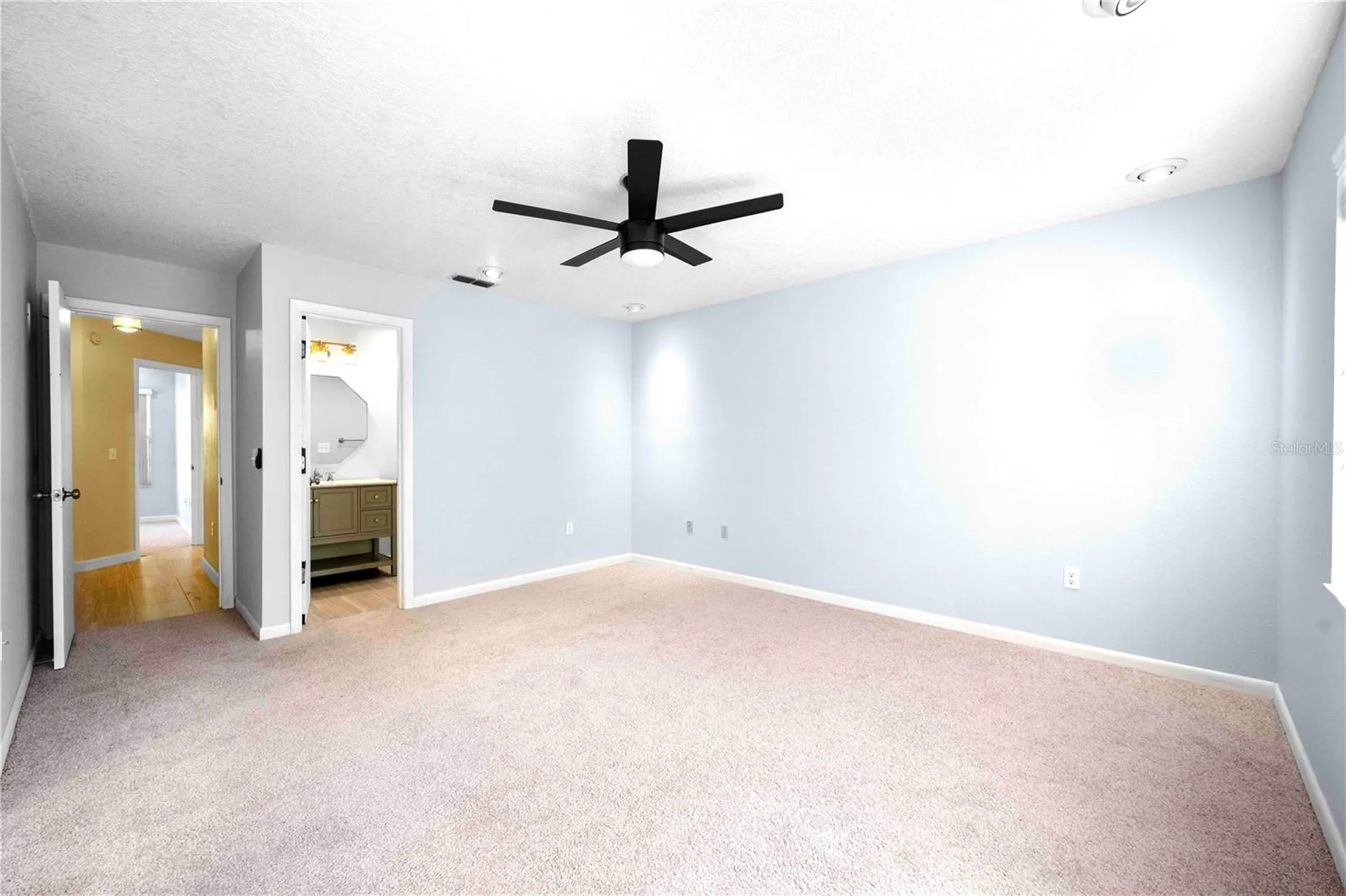 641 Maple Oak. Circle Altamonte Springs FL 32701