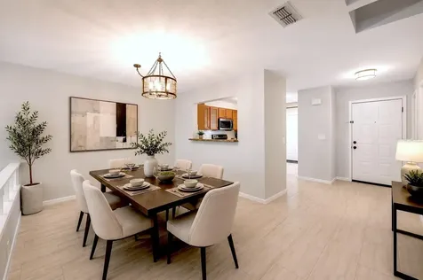 641 Maple Oak. Circle Altamonte Springs FL 32701