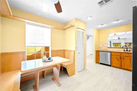 641 Maple Oak. Circle Altamonte Springs FL 32701
