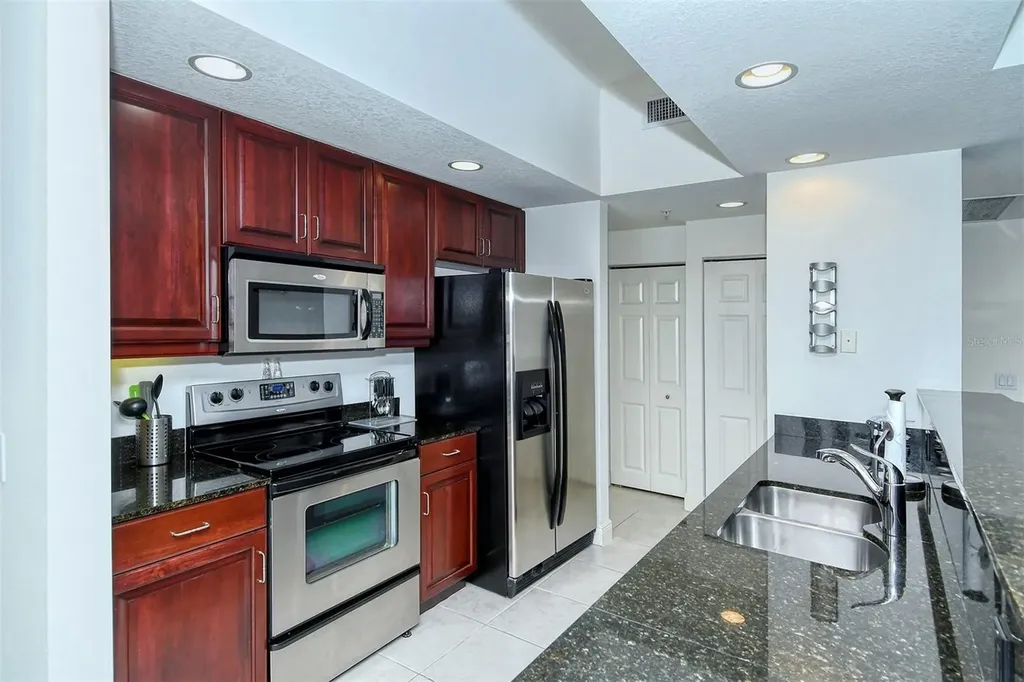 800 N Tamiami Trail Sarasota FL 34236