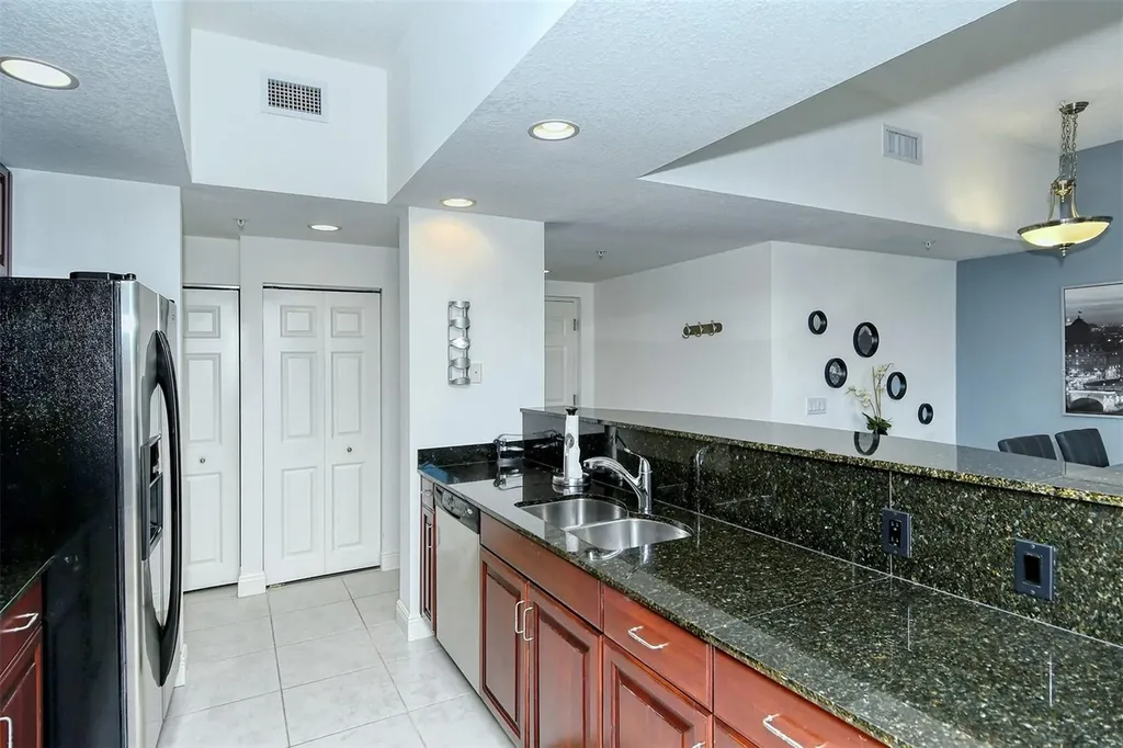 800 N Tamiami Trail Sarasota FL 34236