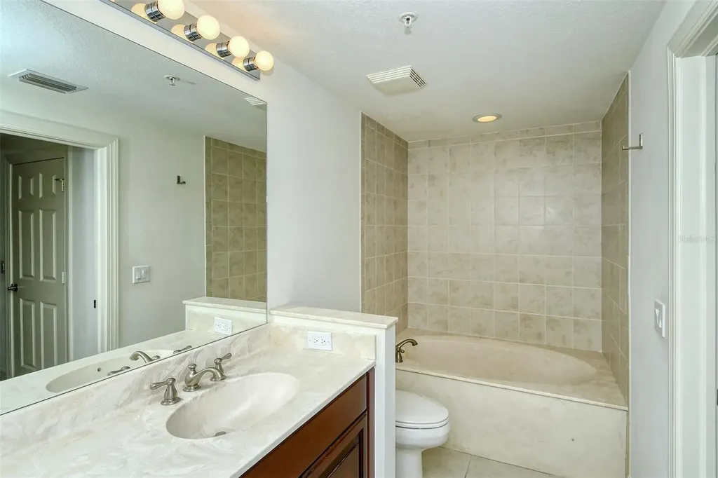 800 N Tamiami Trail Sarasota FL 34236