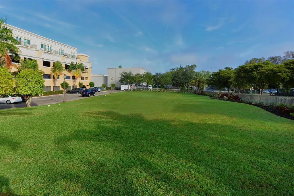 800 N Tamiami Trail Sarasota FL 34236
