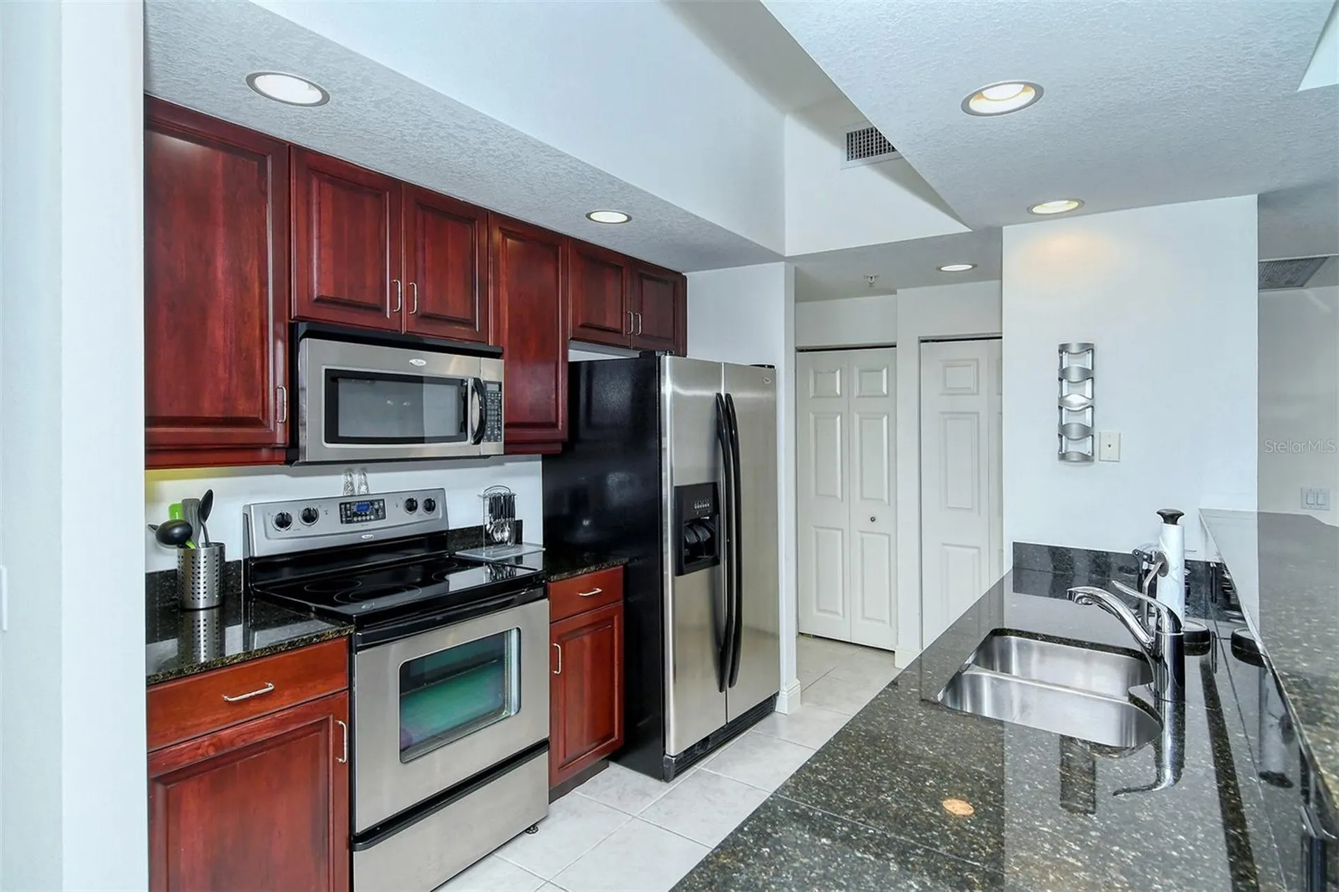 800 N Tamiami Trail Sarasota FL 34236