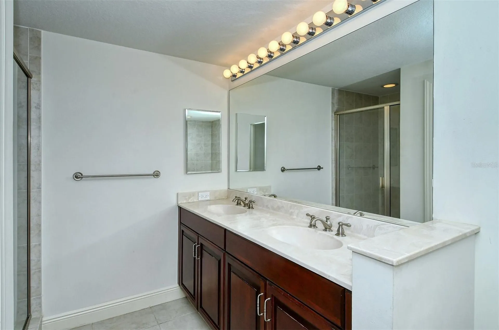 800 N Tamiami Trail Sarasota FL 34236