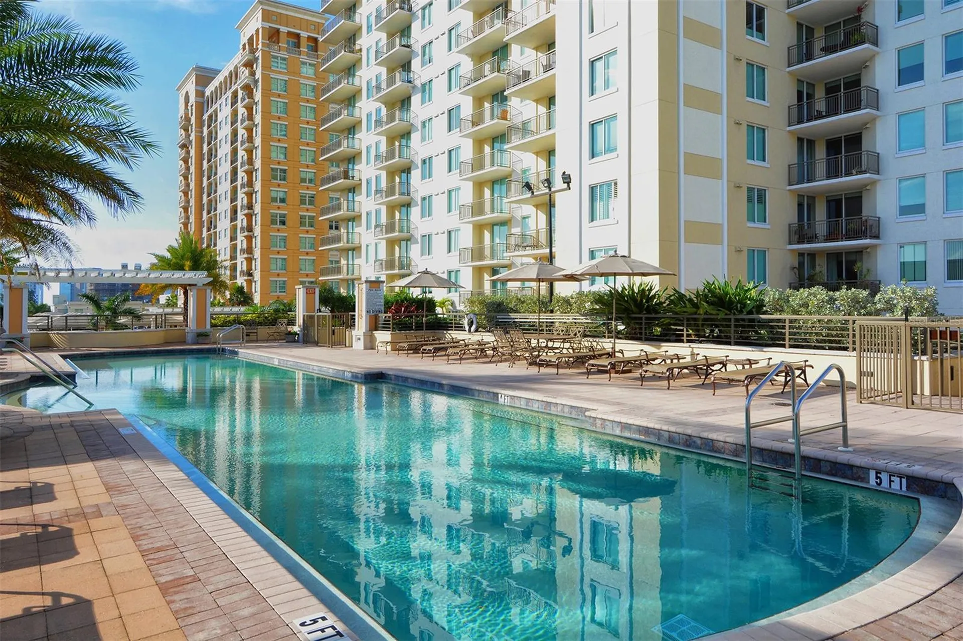 800 N Tamiami Trail Sarasota FL 34236