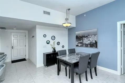 800 N Tamiami Trail Sarasota FL 34236