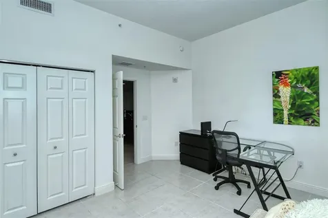 800 N Tamiami Trail Sarasota FL 34236